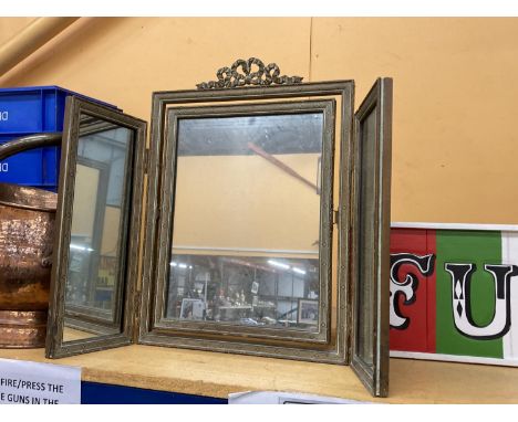 A VINTAGE TRIPTYCH MIRROR, HEIGHT APPROX 50CM 