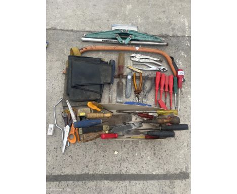 AN ASSORTMENT OF HAND TOOLS TO INCLUDE CHISELS, PLIERS AND SCREW DRIVERS ETC 