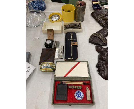 A MIXED LOT TO INCLUDE ORIENTAL CALLIGRAPHY SET, ASSORTED VINTAGE TOOLS ETC 