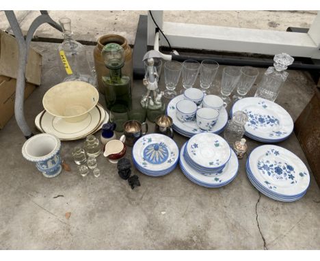 AN ASSORTMENT OF ITEMS TO INCLUDE CERAMIC PLATES, GLASSES AND A STONEWARE POT ETC 