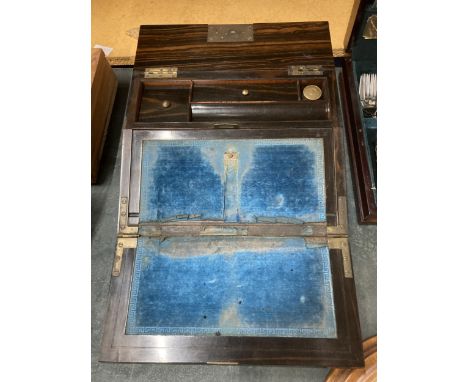 A VINTAGE SANDLEWOOD WRITING SLOPE 