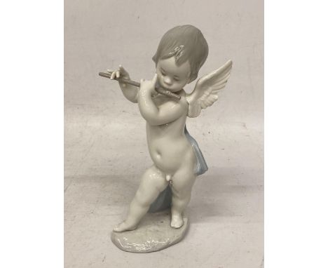 A LLADRO CHERUB FIGURE PLAYING THE FLUTE 