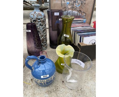 AN ASSORTMENT OF GLASS AND CERAMIC VASES 