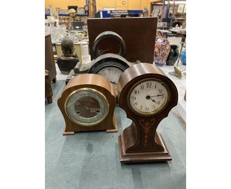 THREE VINTAGE MANTLE CLOCKS TO INCLUDE A SMITHS PLUS A CLOCK CASE MISSING THE FACE 