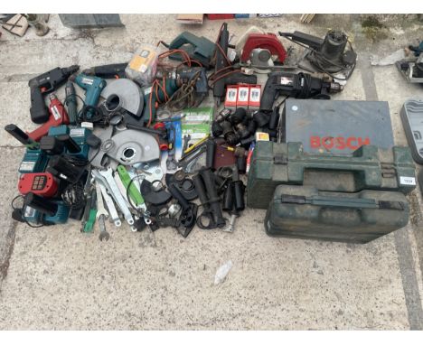 A LARGE ASSORTMENT OF TOOLS AND HARDWARE TO INCLUDE DRILLS, DRILL CHUCKS, SANDERS AND BATTERIES ETC 