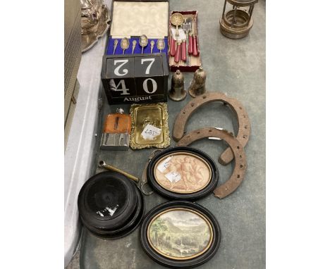 A MIXED GROUP OF ITEMS TO INCLUDE BLOCK WOODEN CALENDAR, HORSE SHOES, CASED TEASPOON SET, HIP FLASK ETC 