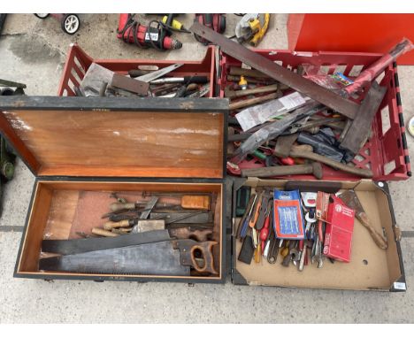 A LARGE ASSORTMENT OF VINTAGE HAND TOOLS TO INCLUDE FILES, HAMMERS AND SPANNERS ETC 