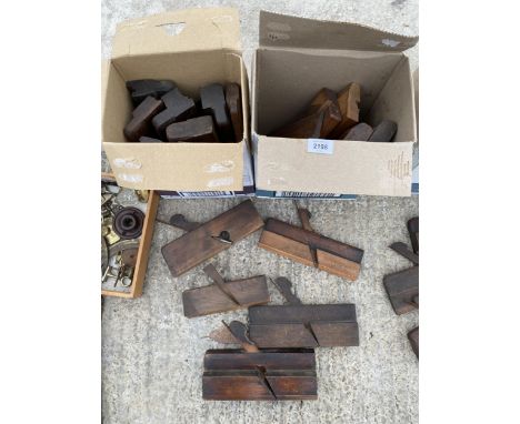 A LARGE ASSORTMENT OF VINTAGE WOOD PLANES 