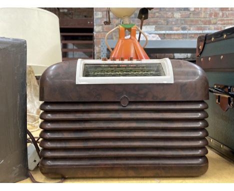 A VINTAGE BUSH BAKELITE RADIO 