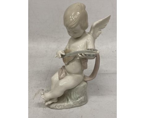 A LLADRO FIGURE OF A CHERUB PLAYING A MUSICAL INSTRUMENT 