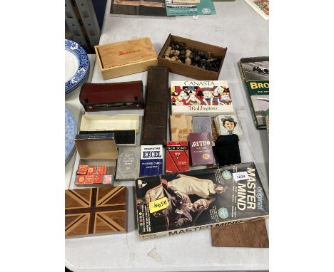 A COLLECTION OF GAMES TO INCLUDE PLAYING CARDS, MASTERMIND, DOMINOES, A CRIBBAGE BOARD, SNOOKER CUE CHALK 