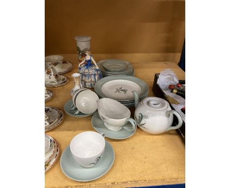 A QUANTITY OF COPELAND SPODE 'OLYMPUS' TO INCLUDE PLATES, A TEAPOT, CUPS, SAUCERS AND SAUCE BOAT PLUS A PORTMEIRION 'POMONA' 