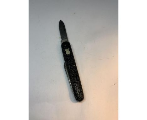 A VINTAGE WILLIAM HODDERS SHEFFIELD PEN KNIFE 