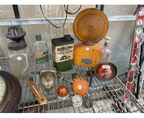 AN ASSORTMENT OF VINTAGE AUTOMOBILE ITEMS TO INCLUDE LIGHTS, AN OIL CAN AND A FUEL PUMP ETC 