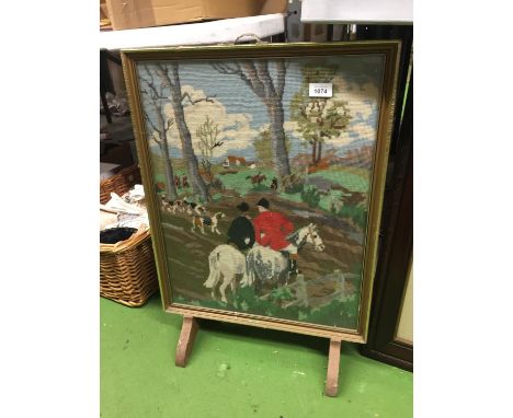 A VINTAGE FIRE SCREEN WITH A TAPESTRY HUNT SCENE WITH A WOODEN AND METAL FRAME, 49CM X 68CM 