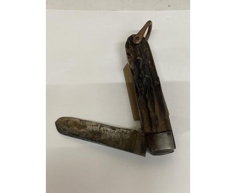 A VINTAGE WALKER AND HALL SHEFFIELD POCKET KNIFE 