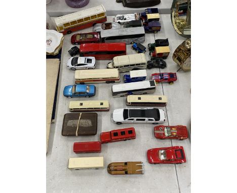 A LARGE QUANTITY OF VINTAGE DIE-CAST CARS AND VEHICLES TO INCLUDE LLEDO, ETC 