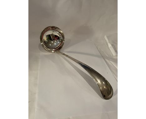 A HALLMARKED SILVER LADLE, INDISTINCT MARKS, GROSS WEIGHT 156 GRAMS 