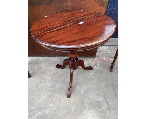 A 19TH CENTURY STYLE 24" DIAMETER OCCASIONAL TABLE ON TRIPOD BASE 