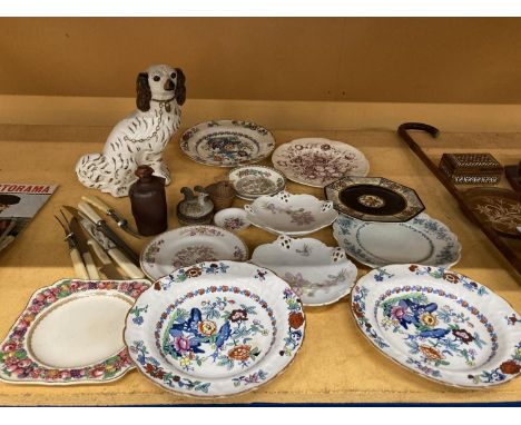 A LARGE QUANTITY OF VINTAGE CERAMICS TO INCLUDE A STAFFORDSHIRE SPANIEL, BOOTHS 'POMPADOUR' BOWLS, PLATES, FLATWARE, ETC 