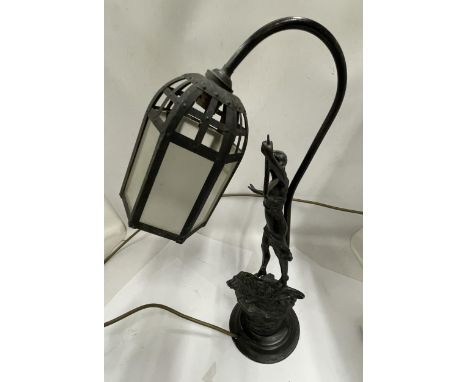 A SPELTER FIGURAL TABLE LAMP AND SHADE DEPICTING A LADY ON A ROCK 