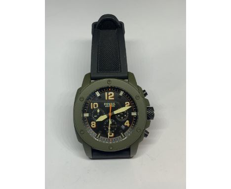 A GENTS FOSSIL CHRONOGRAPH WATCH, WORKING AT TIME OF LOTTING 