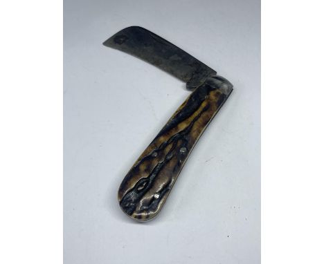 A VINTAGE CLARKES WARBURTON SHEFFIELD POCKET KNIFE 