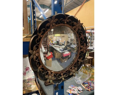 A VINTAGE ROUND METAL MIRROR WITH BRASS FLORAL DECORATION, DIAMETER 48CM 