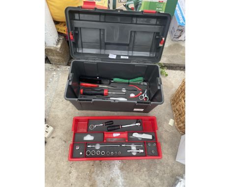 A TOOL BOX CONTAINING A BRITISH AREOSPACE ENGINEERS KIT TO INCLUDE SOME SNAP ON TOOLS 