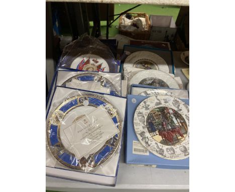 A COLLECTION OF BOXED CABINET PLATES TO INCLUDE SPODE PORTRAIT PLATES, WEDGWOOD V&amp;A PLATE ETC 