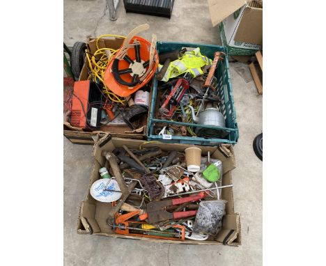 AN ASSORTMENT OF VINTAGE HAND TOOLS 