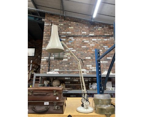 A RETRO ANGLE POISE LAMP 