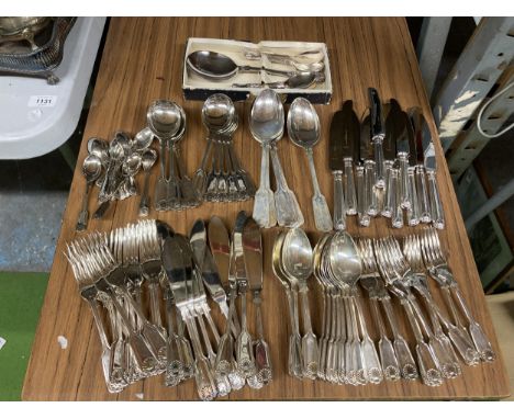 A LARGE VINTAGE SILVER PLATED FLATWARE CUTLERY SET 