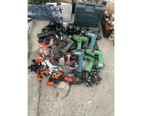 A LARGE ASSORTMENT OF TOOLS TO INCLUDE BATTERY DRILLS, CHARGERS AND DRILL CHUCKS ETC 