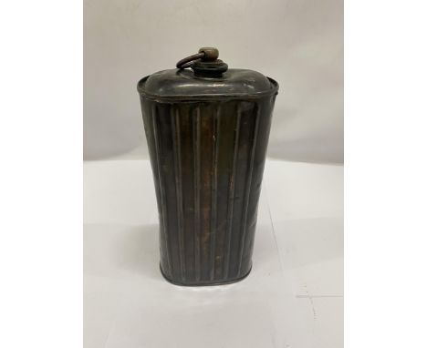 AN EDWARDIAN AUTOMOBILE HAND/LAP WARMER 
