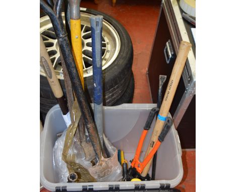 POLICE > Selection of hand tools [VAT ON HAMMER PRICE] [NO RESERVE]