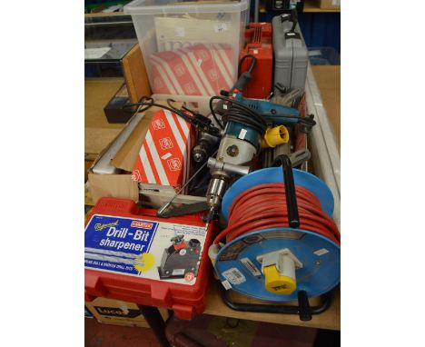 POLICE > Good quantity of various tools and accessories [VAT ON HAMMER PRICE] [NO RESERVE]
