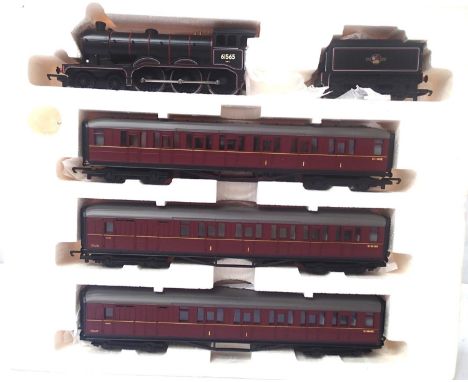 Hornby R2134M, The B12/3 Locomotive Train Pack 61565 Black Late Crest and three coaches, limited edition 0149/1500 in excelle