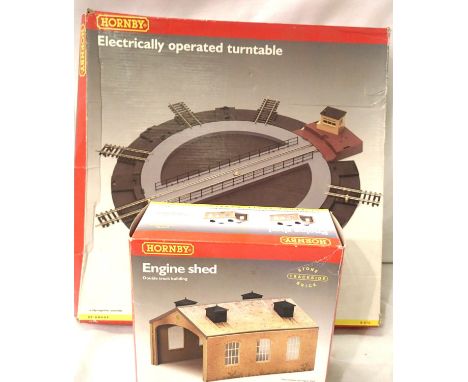 Hornby R070 turntable and R8004 engine shed, appear complete but unchecked. P&amp;P Group 2 (£18+VAT for the first lot and £3