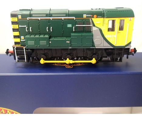 Bachmann 32-121 Class 08 Diesel 08624, Freightliner Powerhaul, in near mint condition, boxed. P&amp;P Group 1 (£14+VAT for th