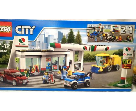 Lego 60132 City petrol station/car wash. P&amp;P Group 3 (£25+VAT for the first lot and £5+VAT for subsequent lots) 