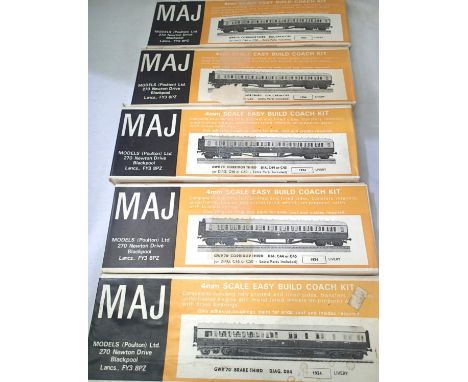 5 x Maj 00 scale coach kits 70ft corridor third x4 70ft brake third x1 appear complete/unstarted/unchecked. P&amp;P Group 2 (