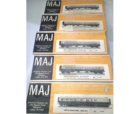 5 x Maj 00 scale coach kits 70ft corridor third x4 70ft brake third x1 appear complete/unstarted/unchecked. P&amp;P Group 2 (