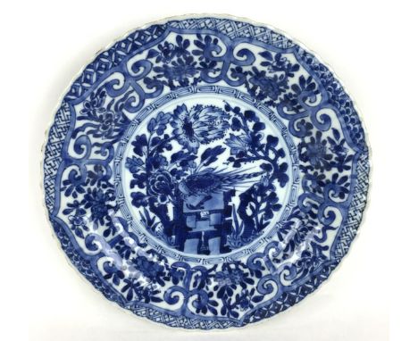   (Aziatica) Porseleinen bord met florale decoratie, China Kangxi periode Porseleinen bord met florale decoratie, China, ca. 