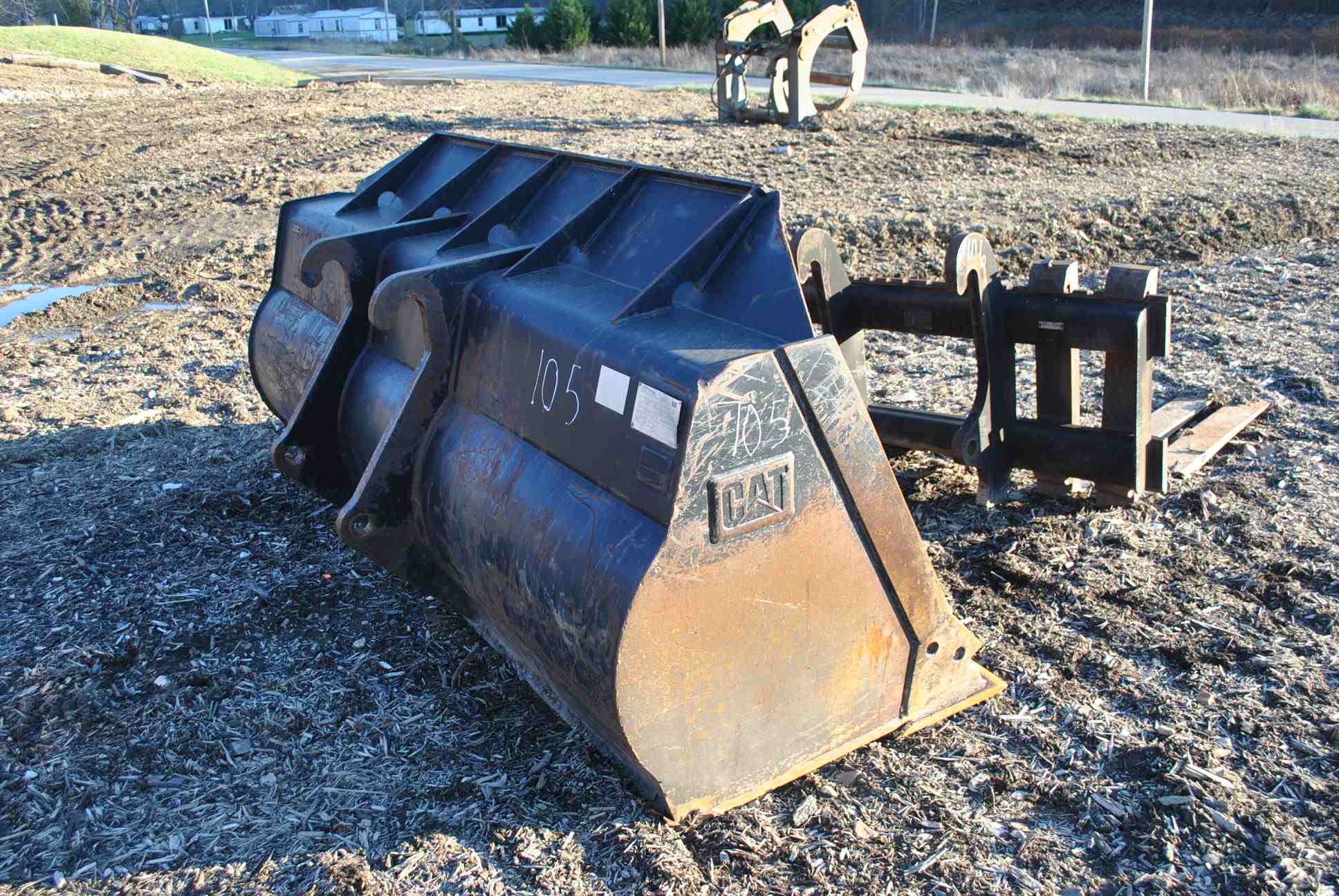 QUICK ATTACH 2 1/2 YARD BUCKET