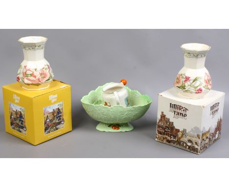 A group of collectable ceramics including a Carltonware lettuce leaf salad bowl, two boxed Lilliput Lane cottages, Wade whims