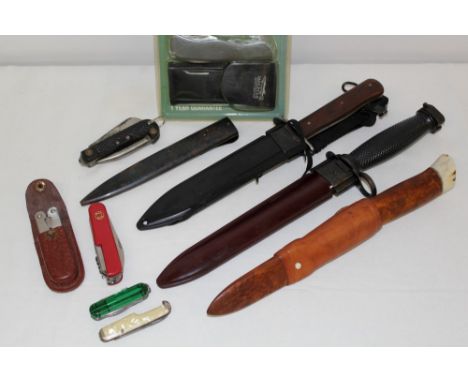 Collection of various pen and hunting knives, together with an American bayonet