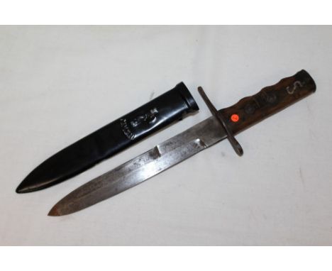 Italian Fascist fighting knife with wooden grip, double-edged blade, in black painted steel scabbard embossed with Fascist Fa