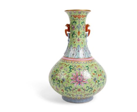 十九世紀 乾隆款 蘋果綠地粉彩纏枝蓮紋螭耳賞瓶 the bulbous body enamelled with four large lotus blossoms borne on scrolls, below a pink key-fret and
