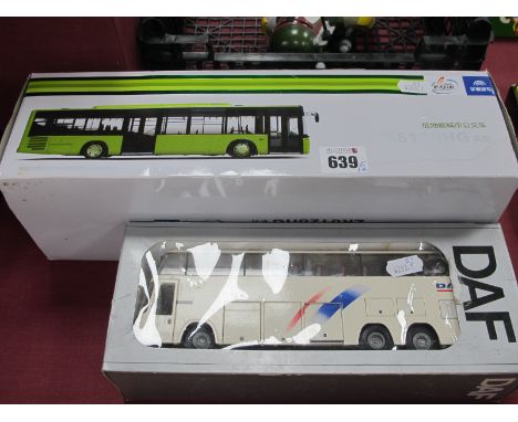 A Tekno (Holland) 1:50 Scale Diecast Model DAF SB Series, together with a Yutong 1:42 scale diecast model #ZK6128HG single de